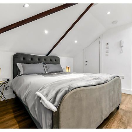 Sleek And Modern Studio With Minimalist Vibe Apartment Chelmsford Bagian luar foto