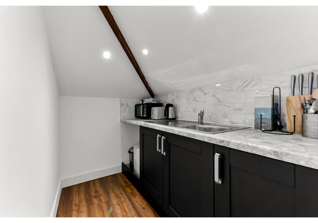 Sleek And Modern Studio With Minimalist Vibe Apartment Chelmsford Bagian luar foto