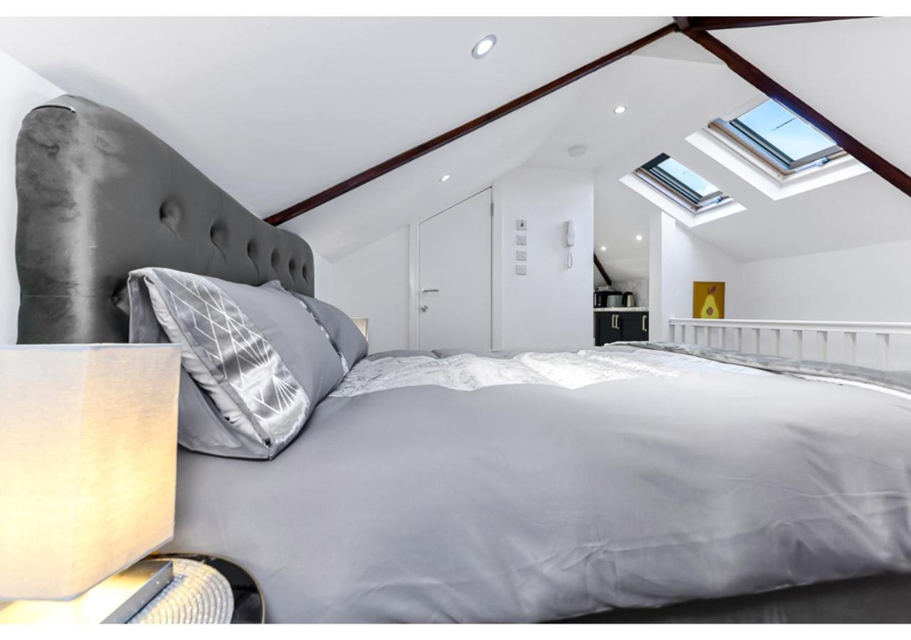 Sleek And Modern Studio With Minimalist Vibe Apartment Chelmsford Bagian luar foto