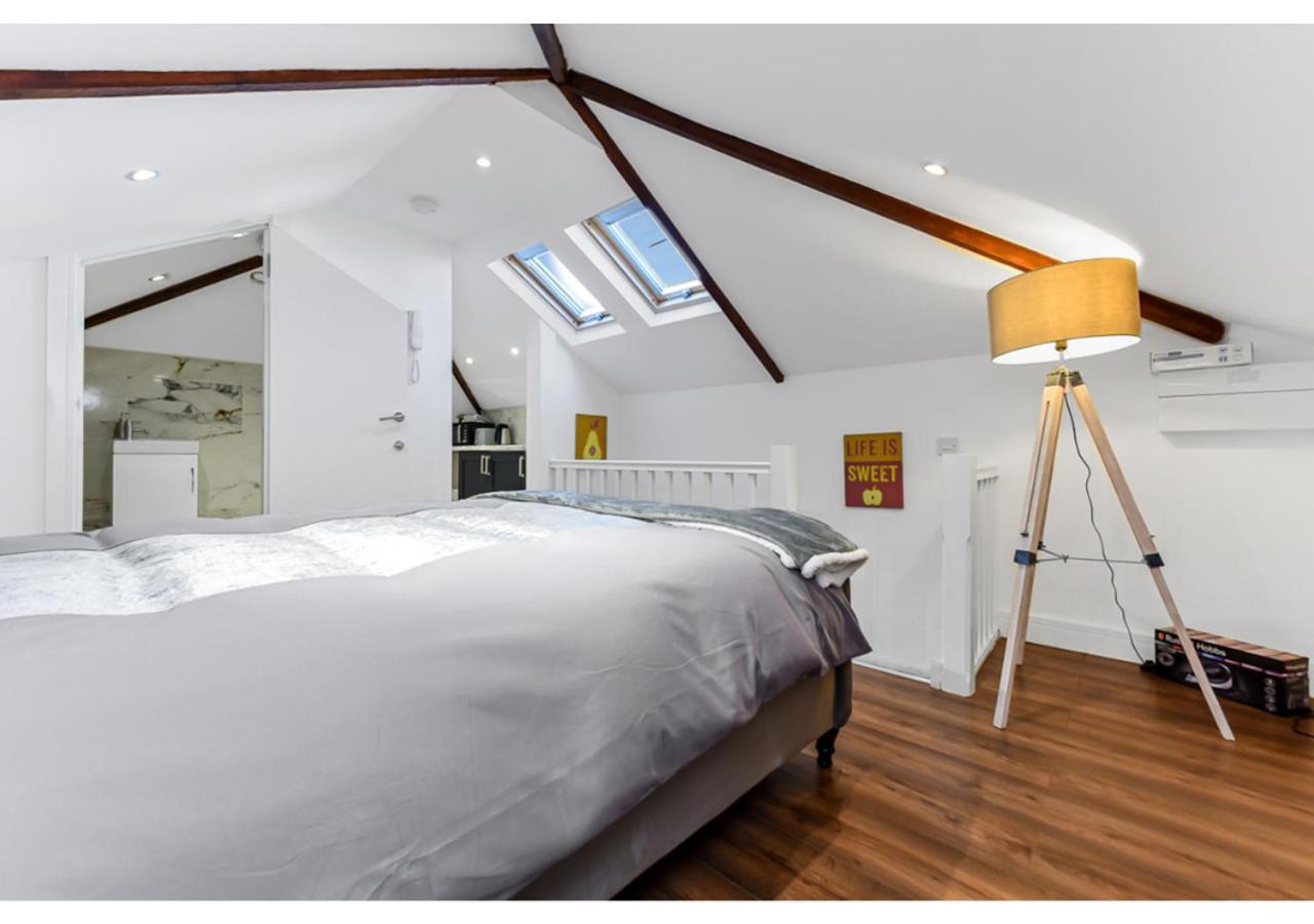 Sleek And Modern Studio With Minimalist Vibe Apartment Chelmsford Bagian luar foto