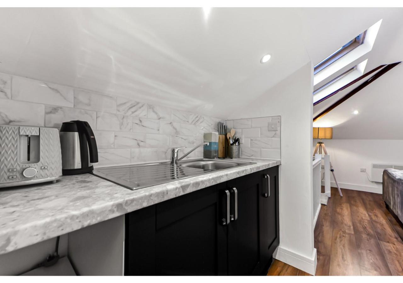 Sleek And Modern Studio With Minimalist Vibe Apartment Chelmsford Bagian luar foto