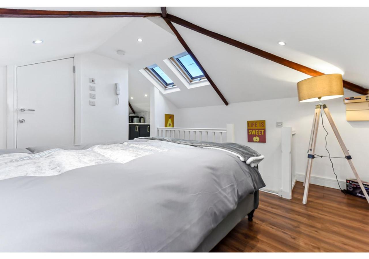 Sleek And Modern Studio With Minimalist Vibe Apartment Chelmsford Bagian luar foto