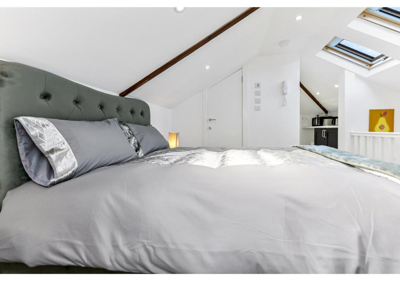 Sleek And Modern Studio With Minimalist Vibe Apartment Chelmsford Bagian luar foto