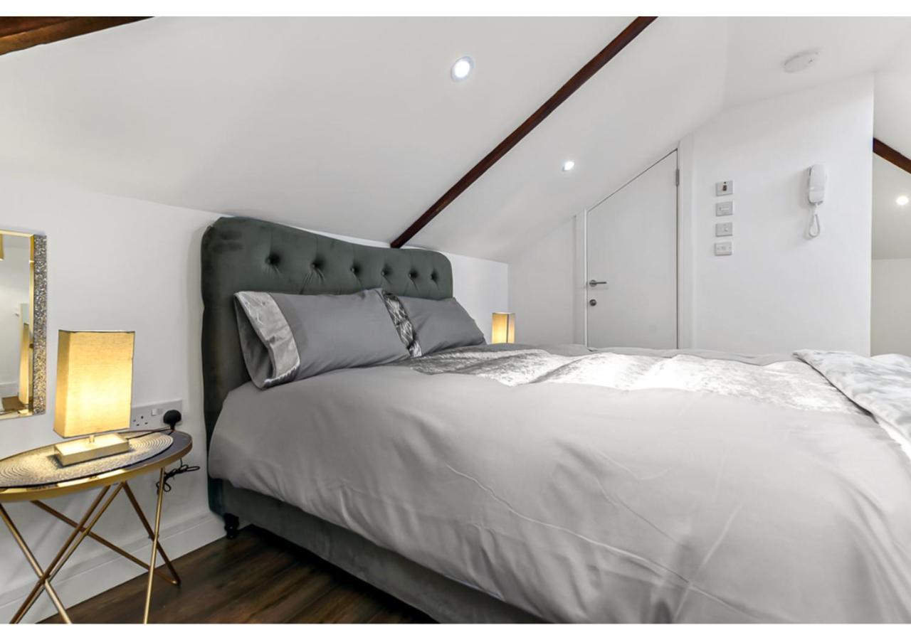 Sleek And Modern Studio With Minimalist Vibe Apartment Chelmsford Bagian luar foto