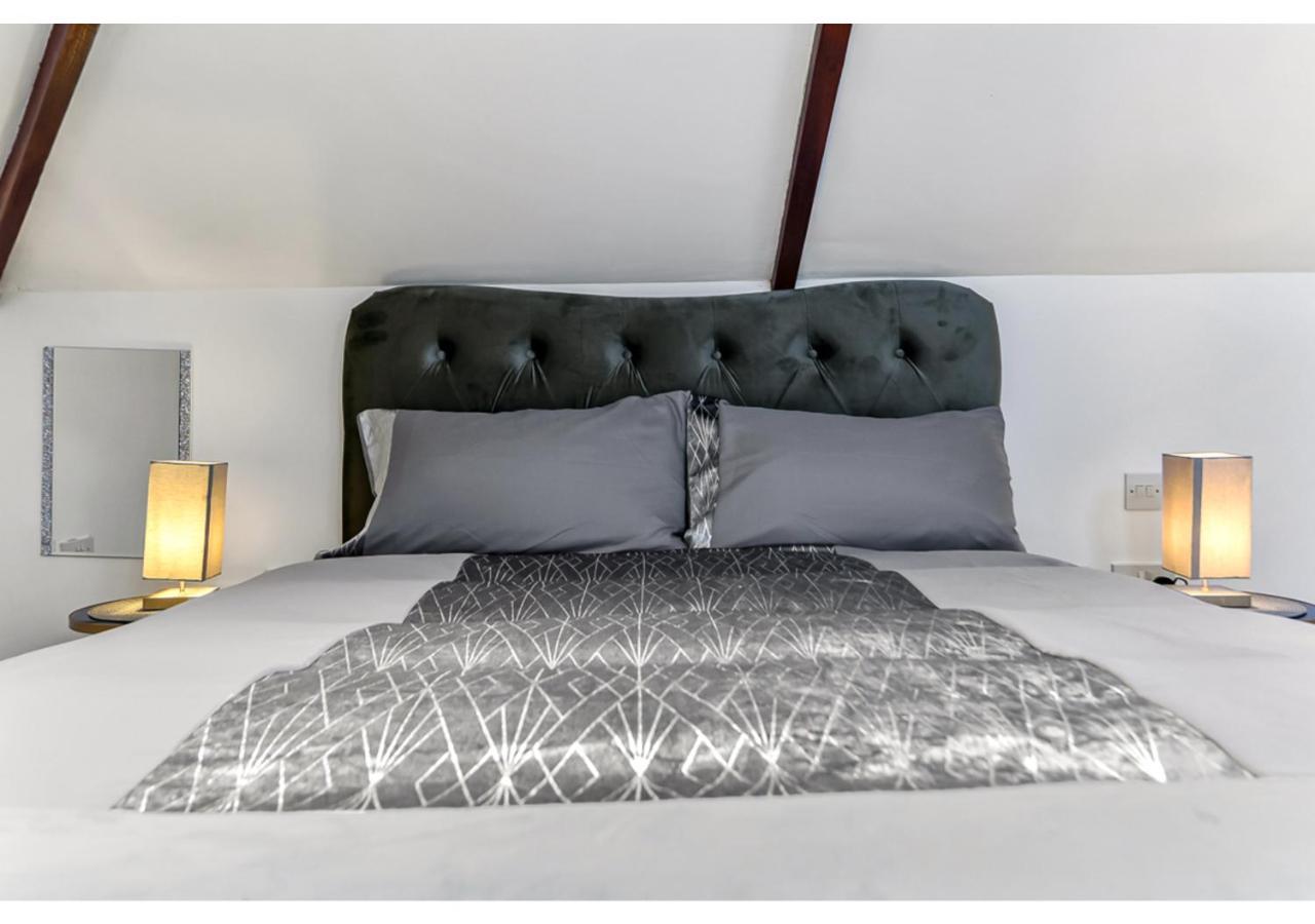 Sleek And Modern Studio With Minimalist Vibe Apartment Chelmsford Bagian luar foto