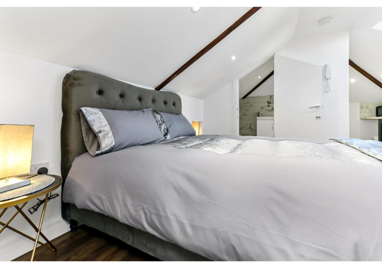 Sleek And Modern Studio With Minimalist Vibe Apartment Chelmsford Bagian luar foto